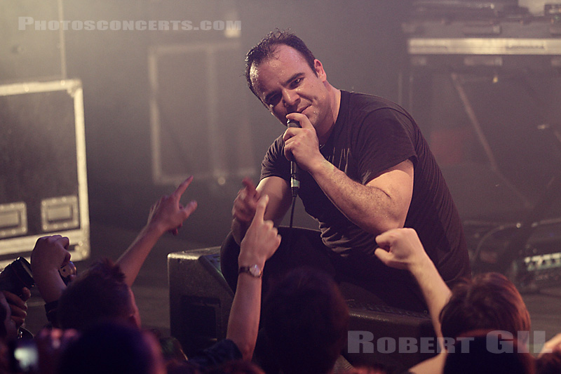 FUTURE ISLANDS par Robert Gil